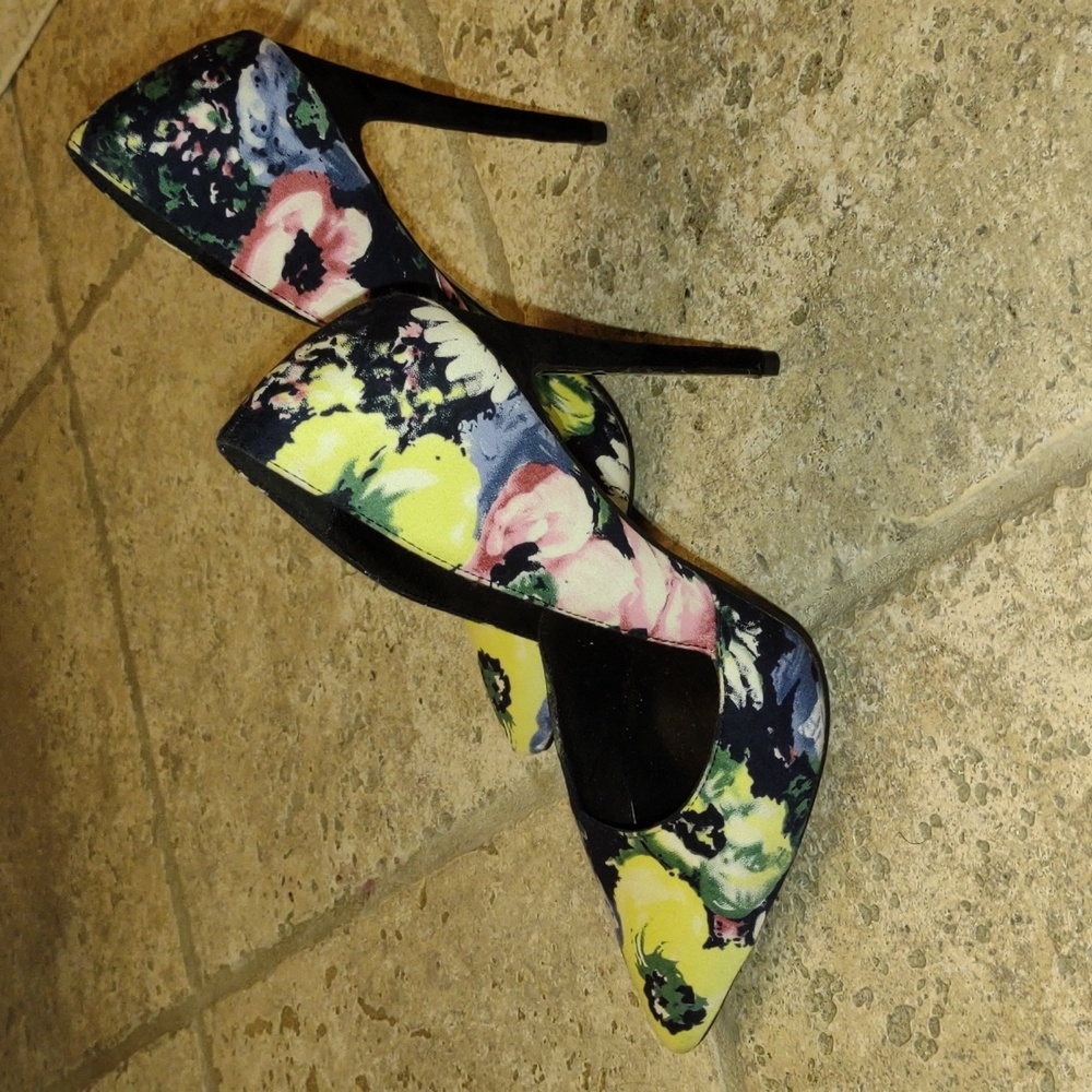 Only Maker Floral Pumps